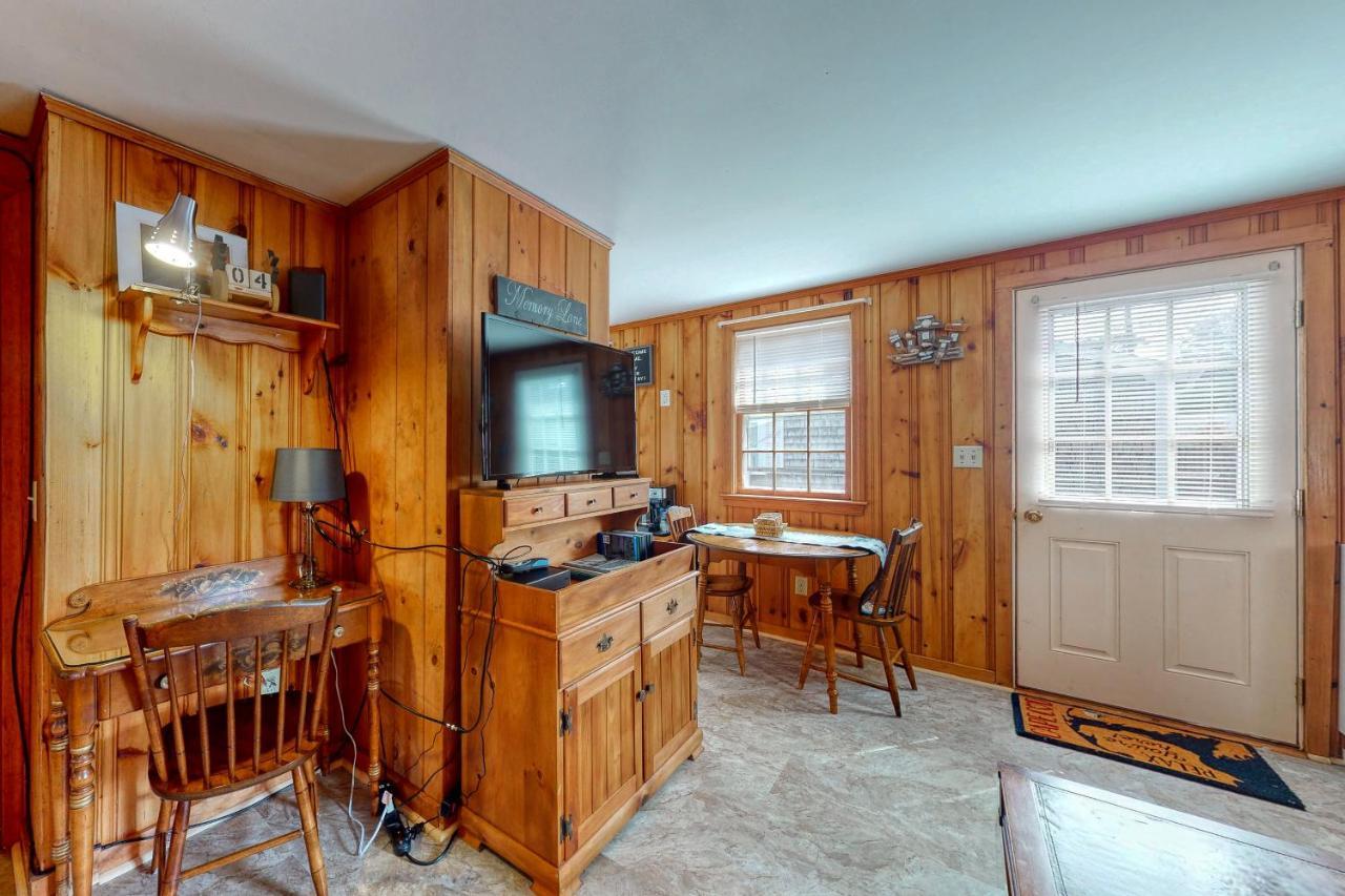 Eric'S Place Dennis Bagian luar foto